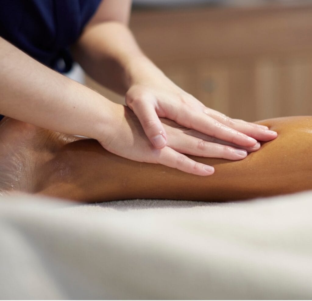 Massage signature de la thalasso & spa rivage à la baule. Ce massage est relaxant et profond pour un moment de détente absolu